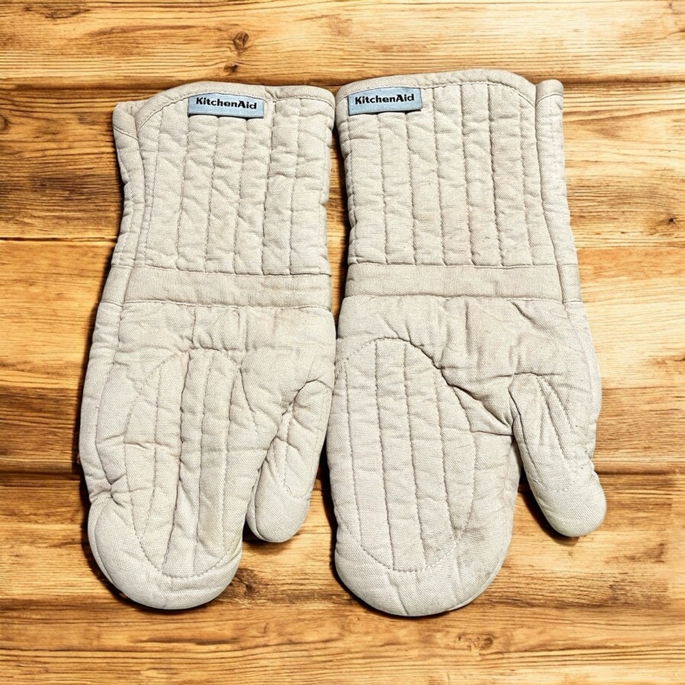 Pair of Vintage kitchen aid oven mitts